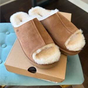 UGG Greenport Slide in chestnut -size 9